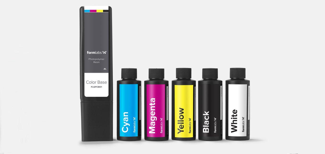 Jedes Color Kit enthält eine Kartusche Farbbasis, fünf Flaschen mit Farbpigmenten, Spritzen zur einfachen Abmessung und eine Rezeptsammlung.