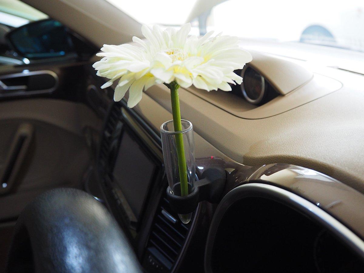 一輪挿しホルダー「Flower Vase for Volkswagen The Beetle」。数年前に純正部品が絶版となったが、今も求める人は多いという。Fuse 1にてNylon 12パウダーで量産を行う。
