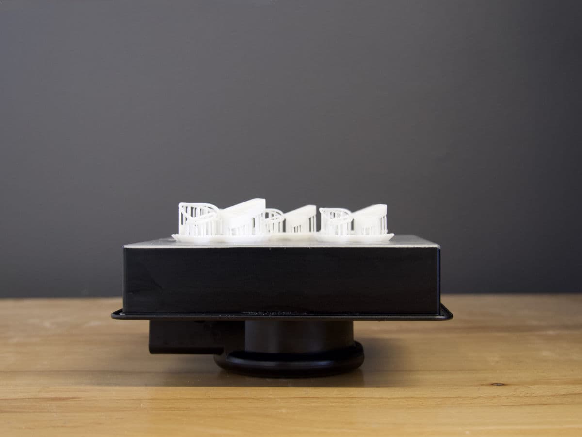 Side view of the supports and bases.