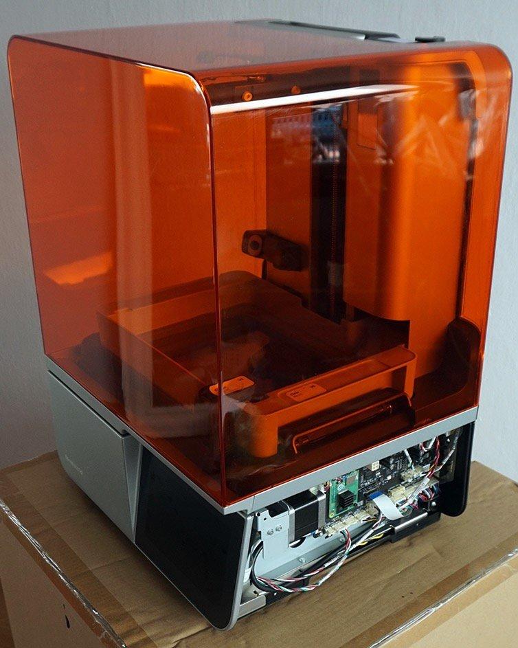 Form 4 3D printer without the right body panel