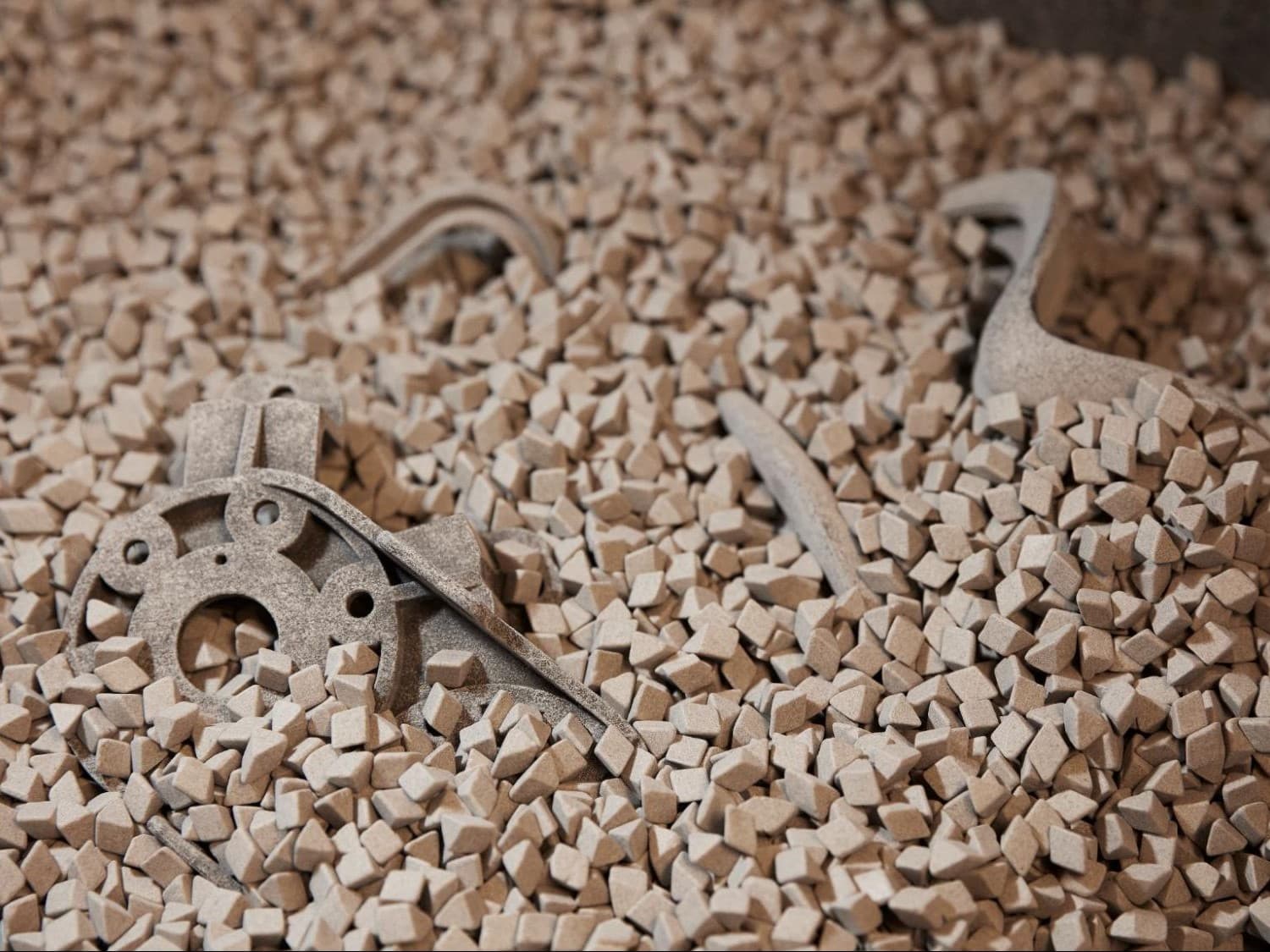 Vibratory Tumbling for SLS 3D Printed Parts