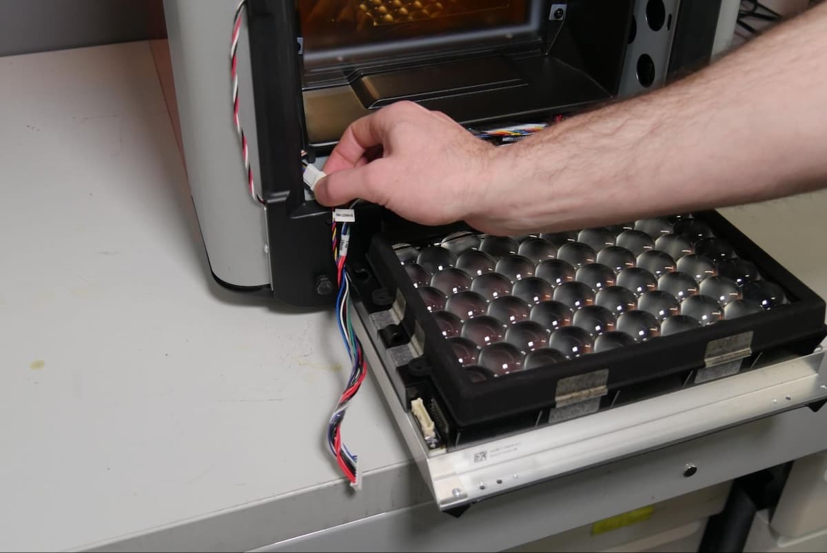 Disconnecting the Form 4 LED fan cable