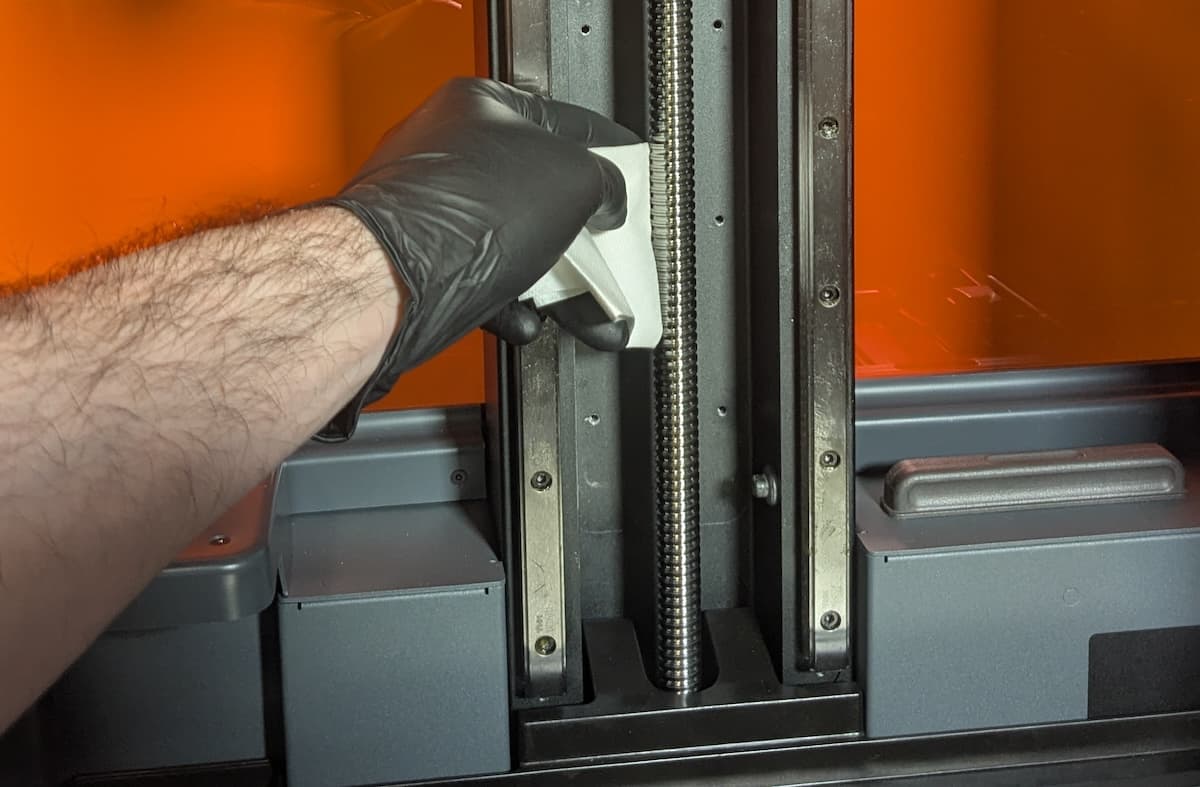 Wiping the Form 4L Z-axis lead screw