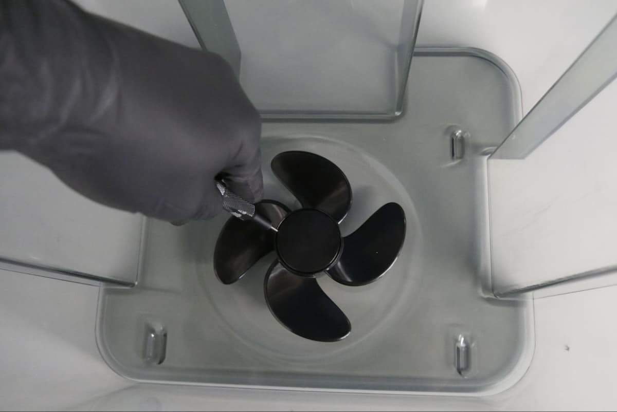fw2-impeller-cap-remove.jpg