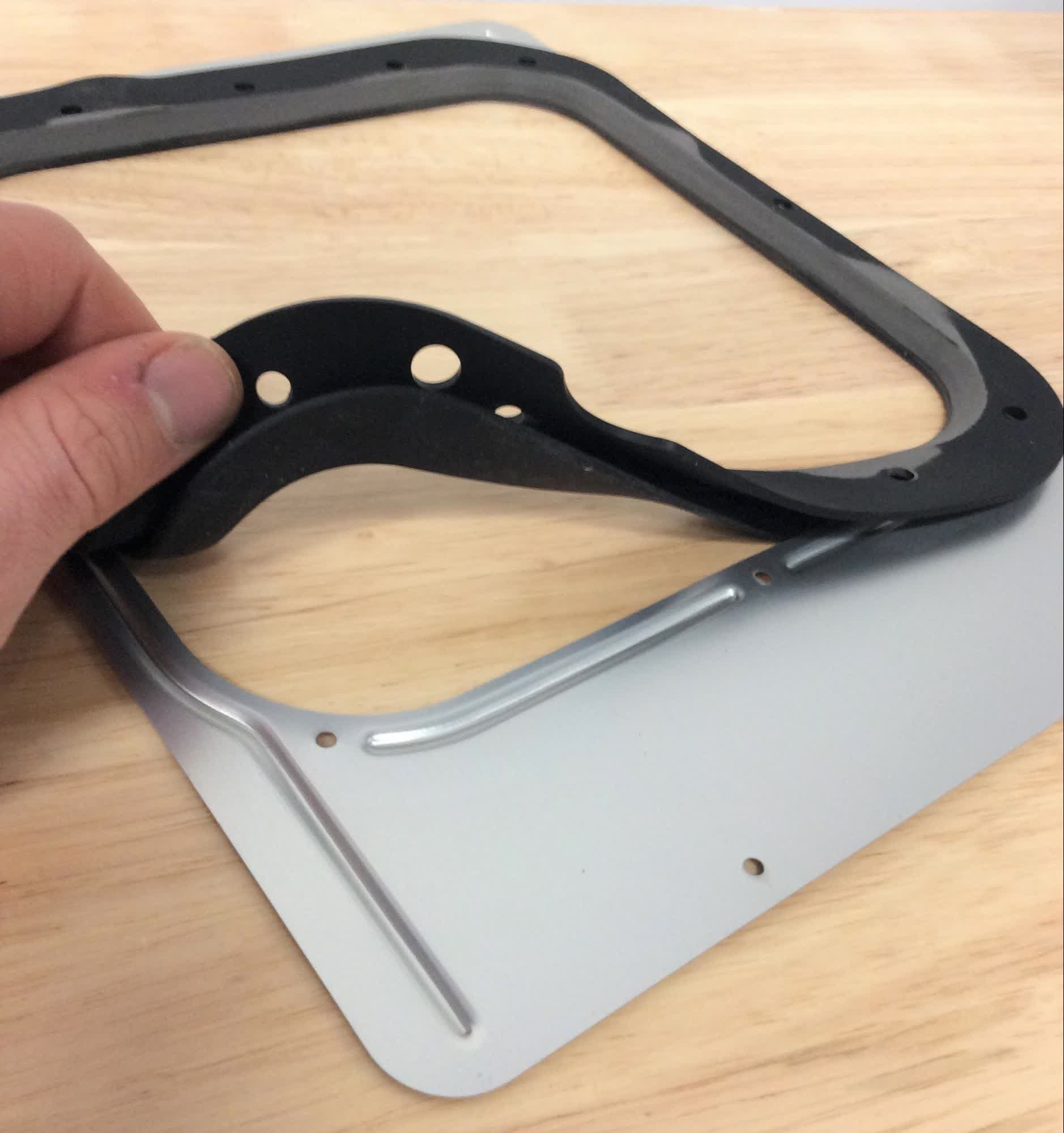 Separating the external frame gasket from the build chamber top cover