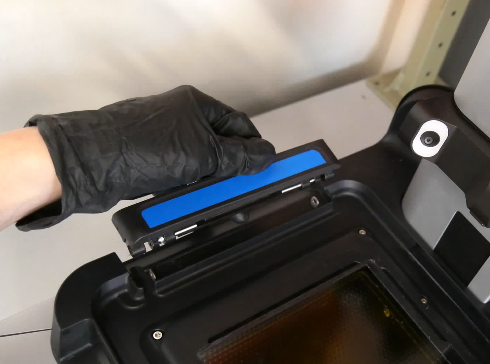 Step 2: Align the resin tank latch with the printer