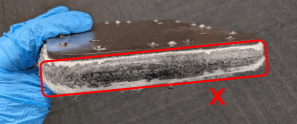 Melted powder on the felt seal