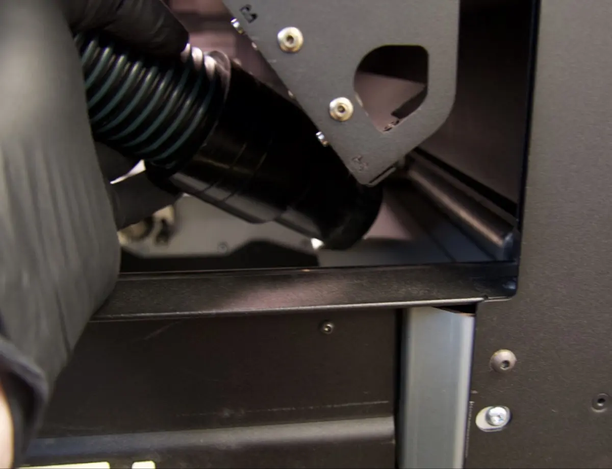 Vacuuming the right powder trough