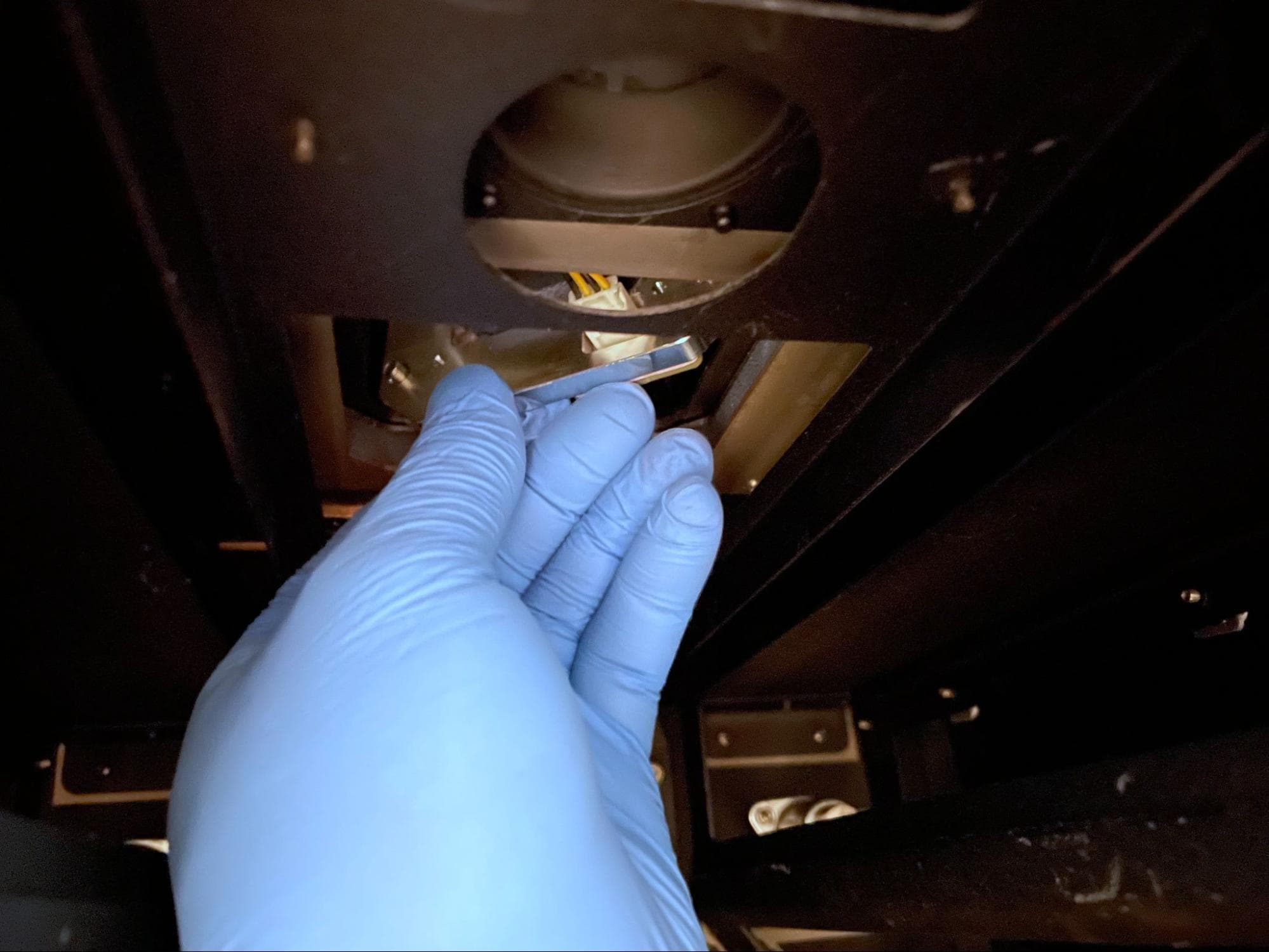 Remove the original upper laser window