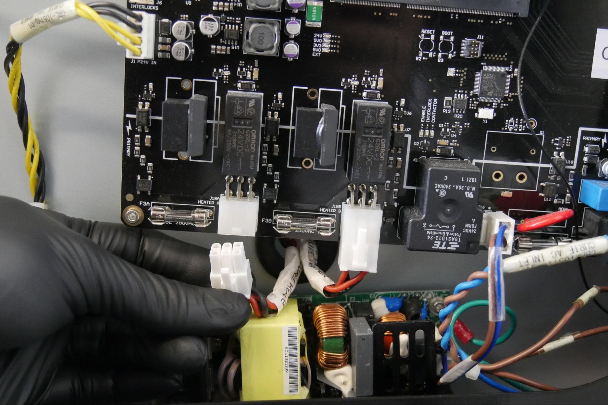 ステップ2:ヒーターモジュールをマザーボードから取り外す