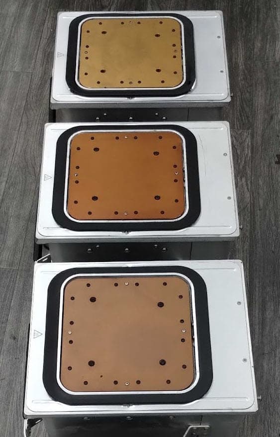 Anodized print beds.