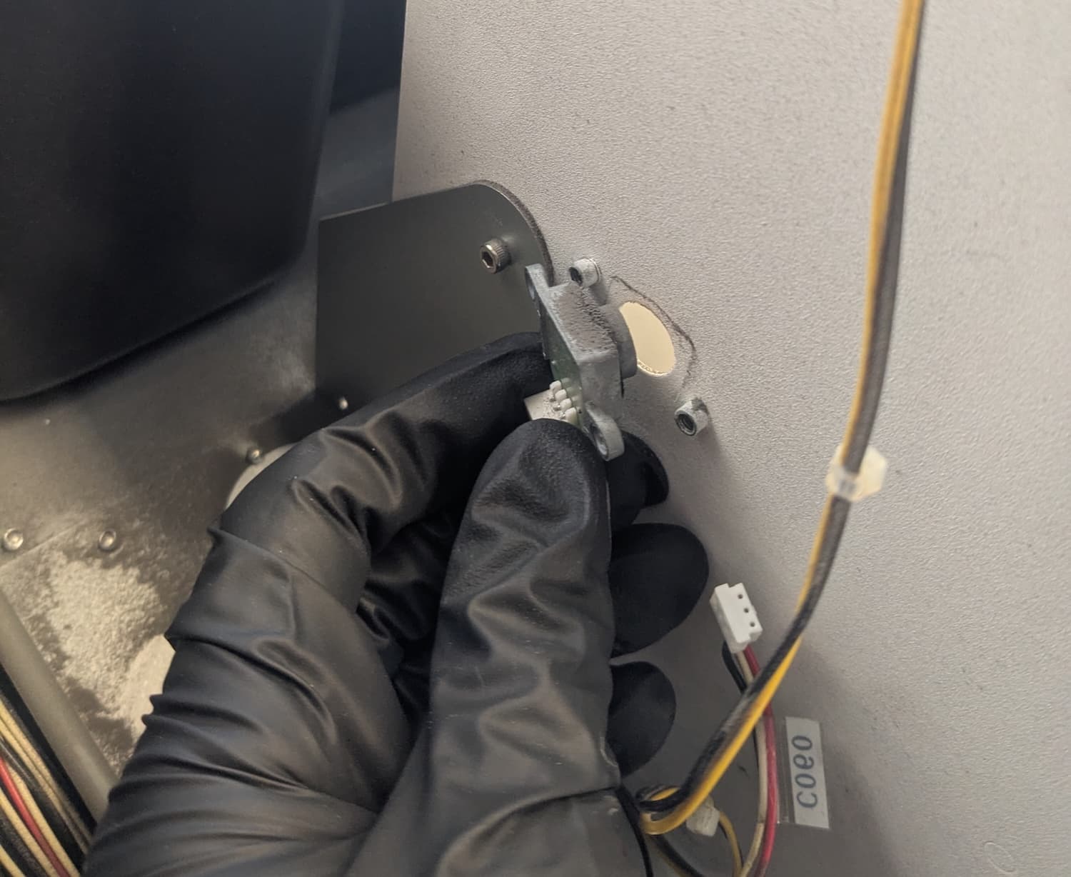 ステップ 3:パウダーセンサーを取り外す