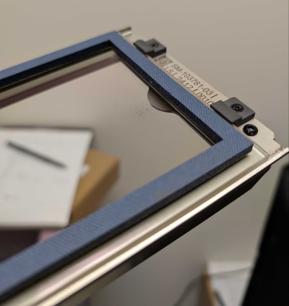 Optical cassette with contamination on the top surface