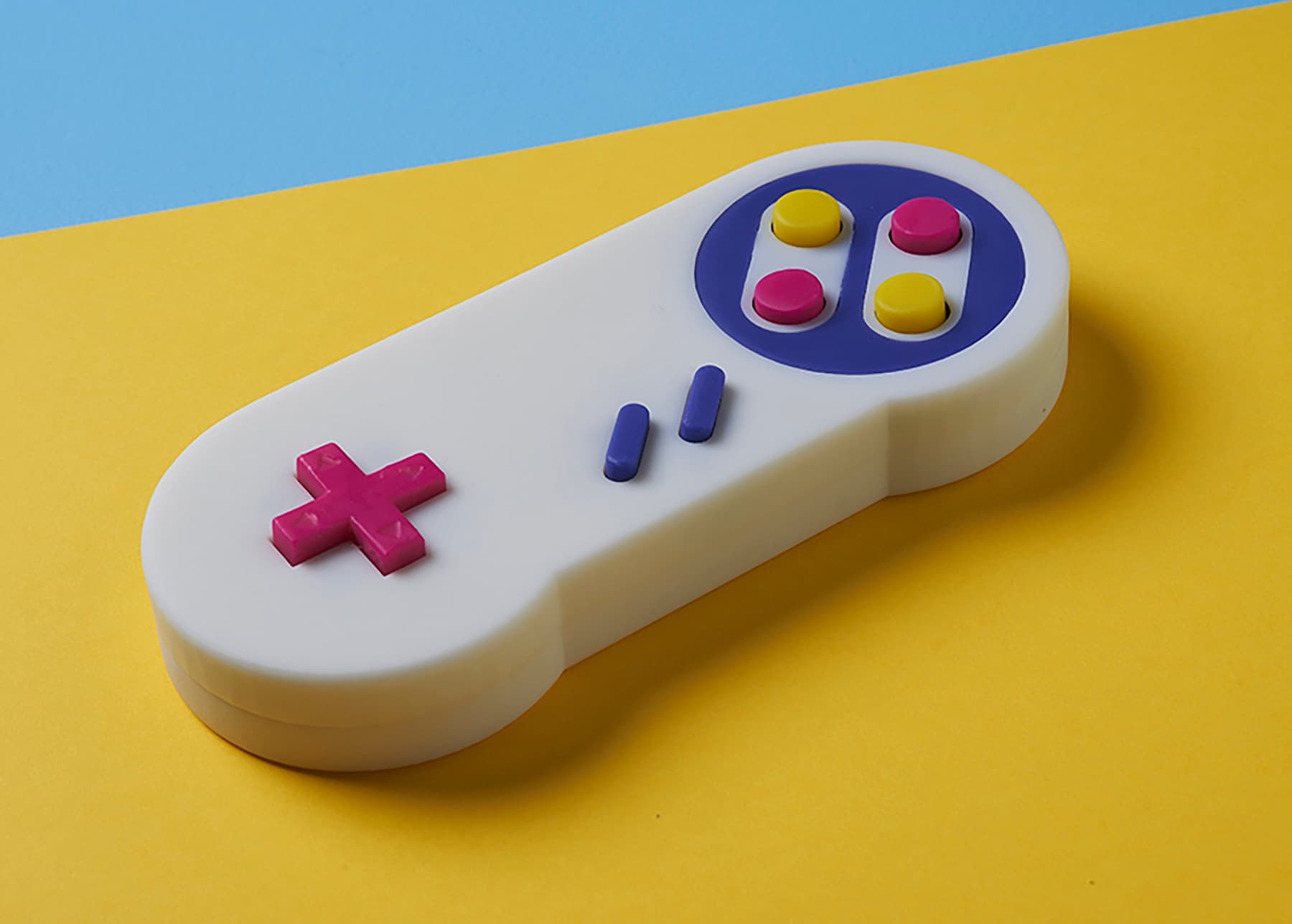 Props and figurines, solid color parts with a matte finish