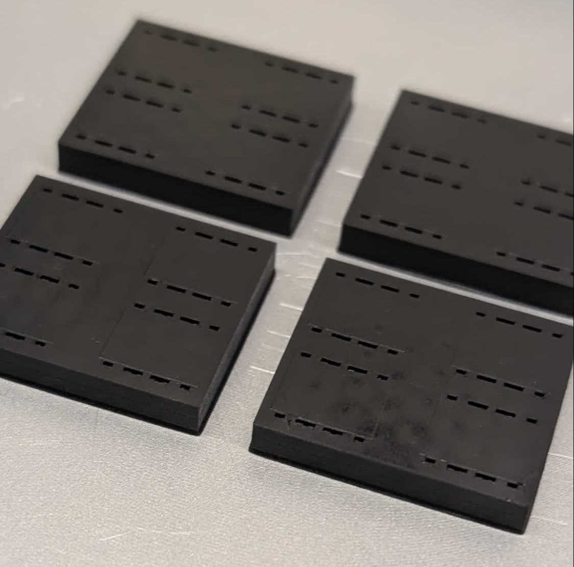 ESD Resinで10ミクロンの積層ピッチで造形したパーツ