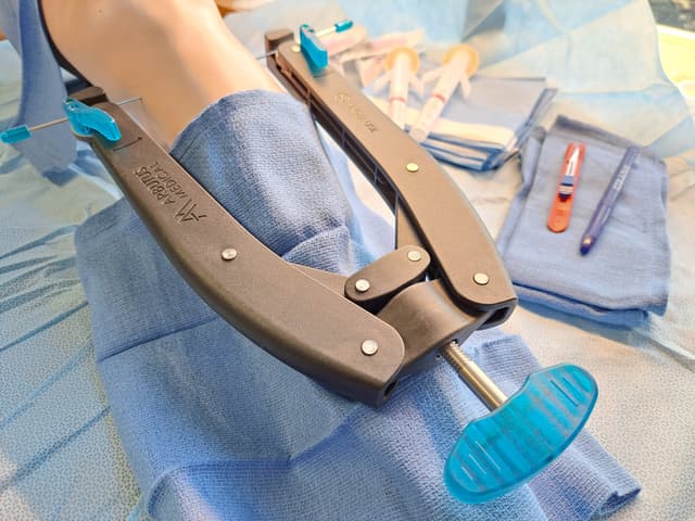 The QuikBow in a model knee