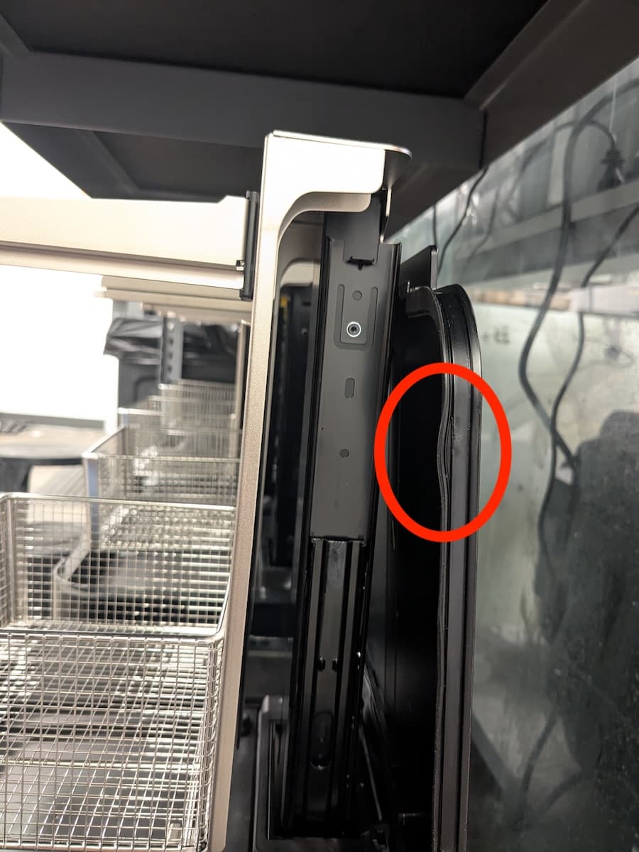 Form Wash V2 with misaligned outer lid gasket
