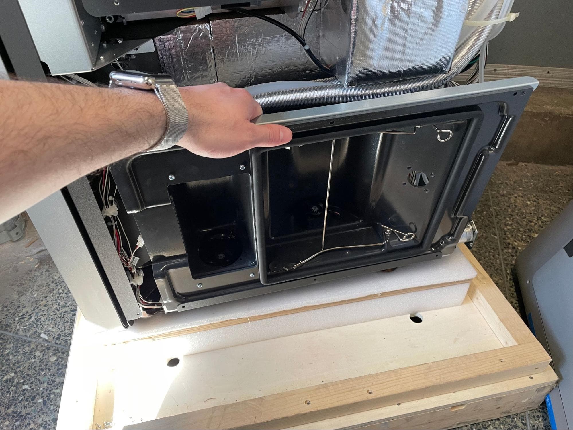 Remove the build chamber socket & cable harness