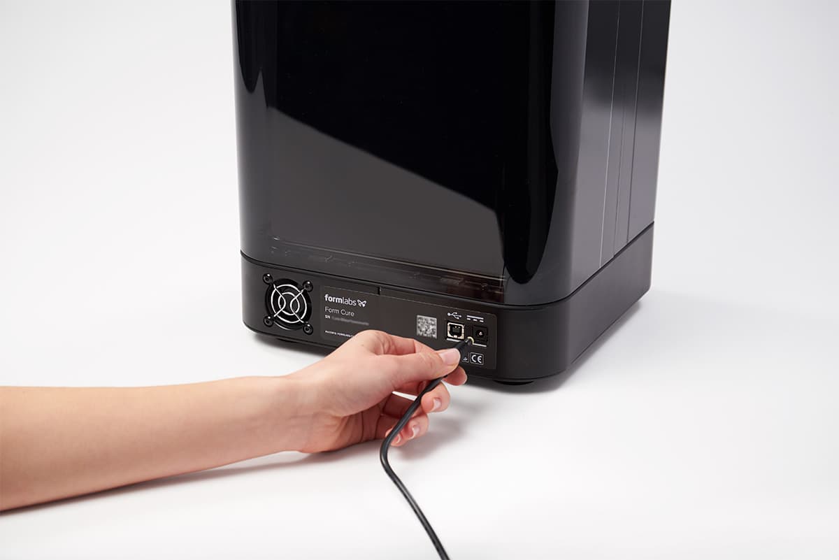 Connecting the Form Cure power supply