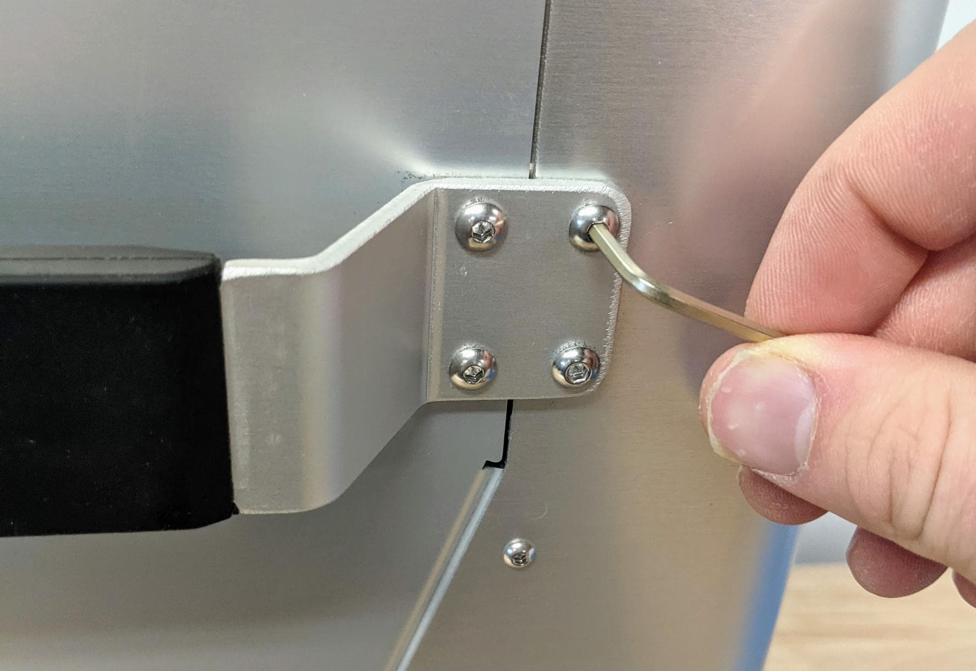 Step 4: Secure the build chamber handle