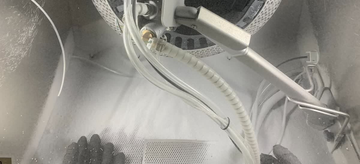 Example of abnormal buildup on the Fuse Blast work surface, caused by either no water flowing or no Polishing Agent