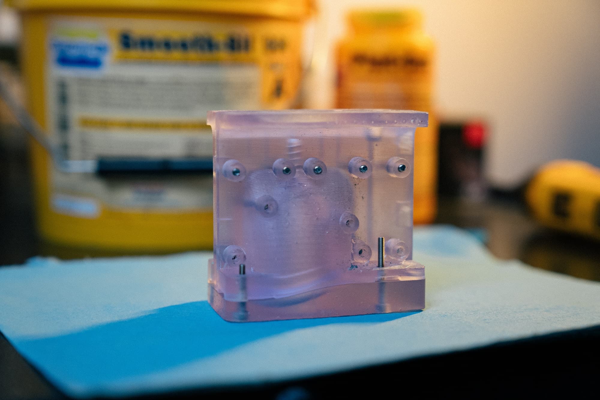 silicone gravity-filled injection mold