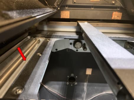 Left powder trough with an arrow pointing at the inner edge of the trough