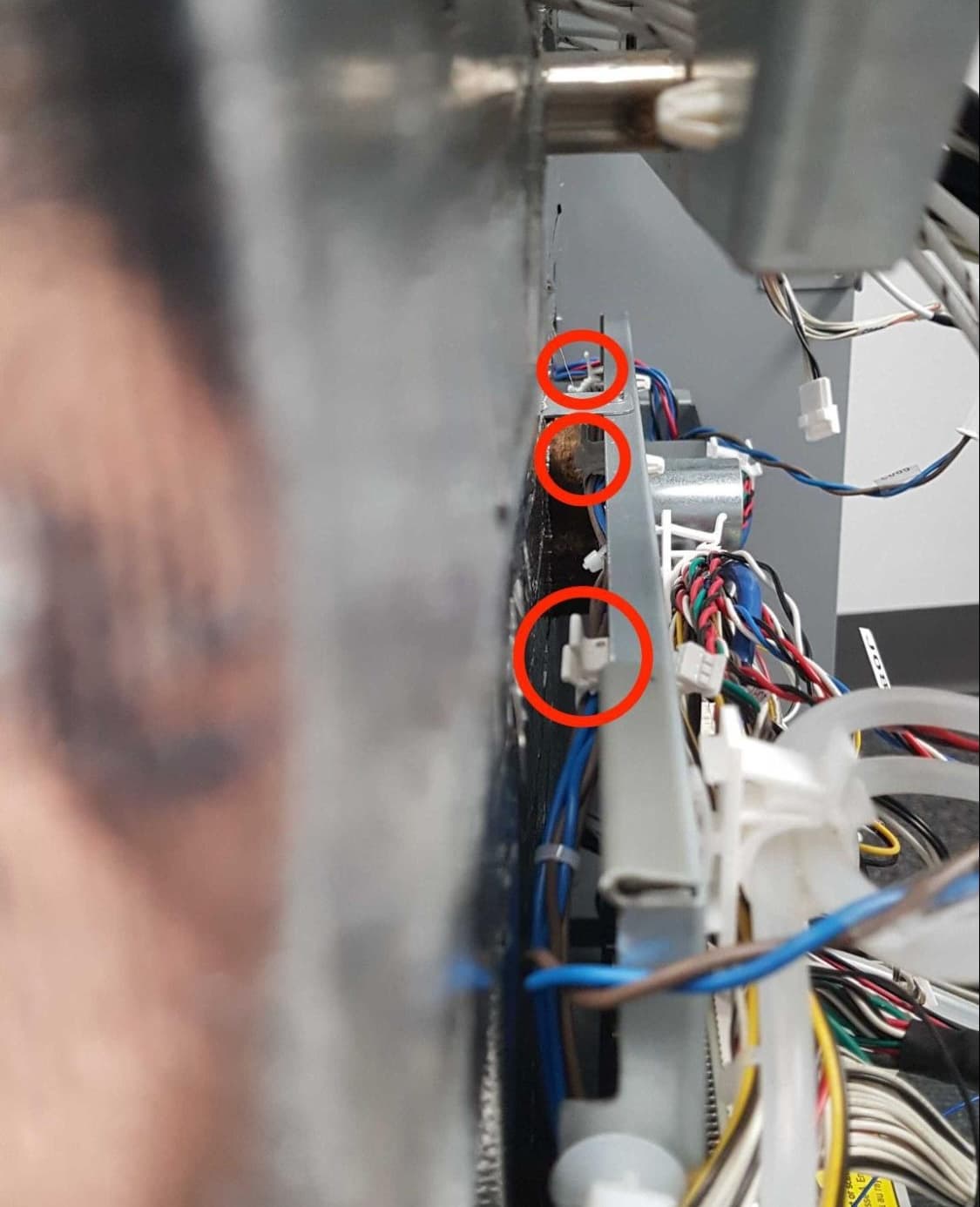 Remove the build chamber socket & cable harness