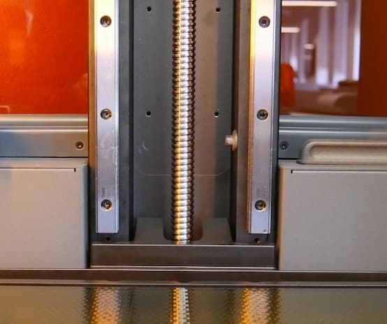 Detail view of the Form 4L ball screw