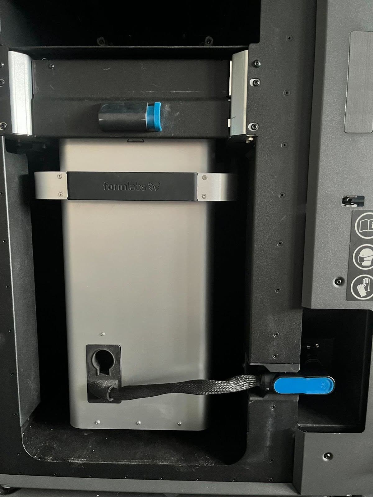 Build chamber plug connected to the Fuse 1