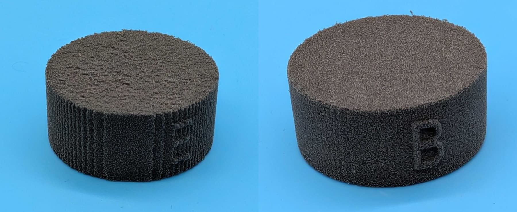 TPU 90Aパウダーで造形したパーツ(フィルハッチ間隔0.55mmと0.26mm)
