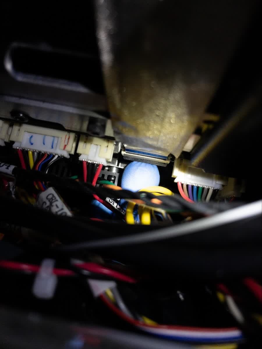 f3l-display-cable-motherboard-disconnect.jpg