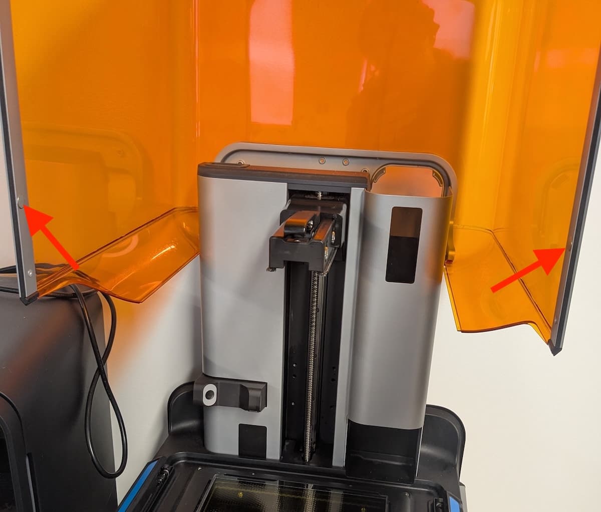 Form 4 generation: The printer has two round interlock magnets glued to the bottom edge of the cover.