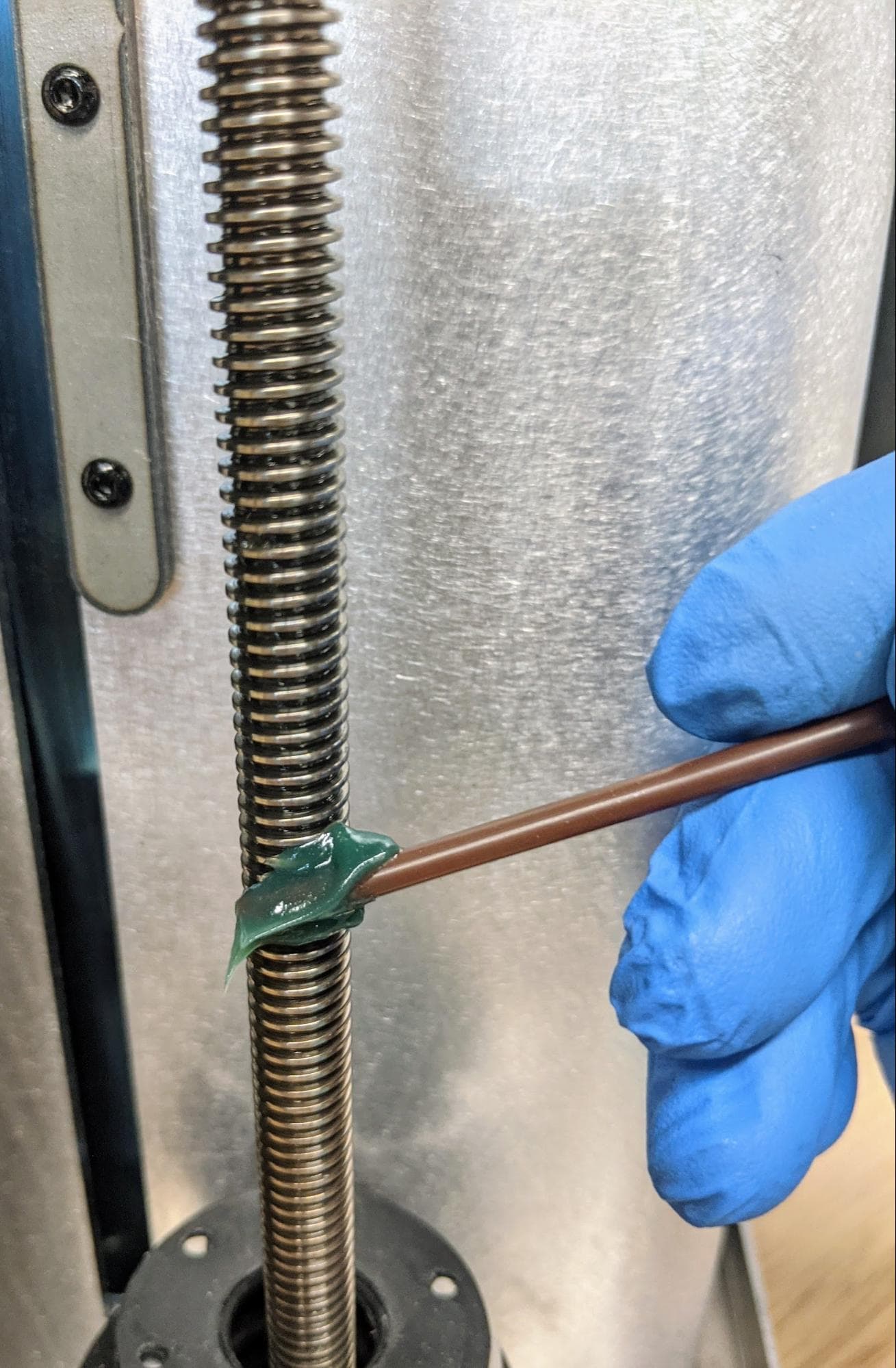 Step 1: Apply grease to the z-axis lead screw