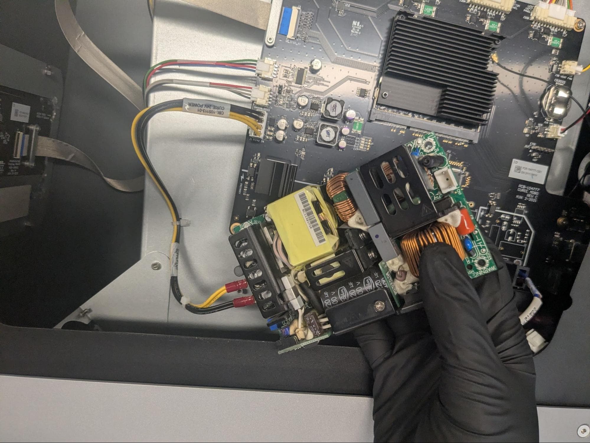 ステップ1:電源ケーブルの接続を開始する