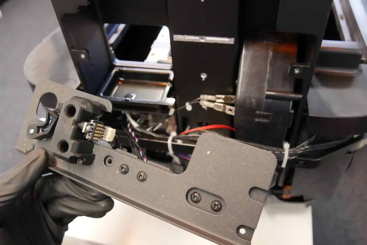 Form 3 cartridge floor removed from printer