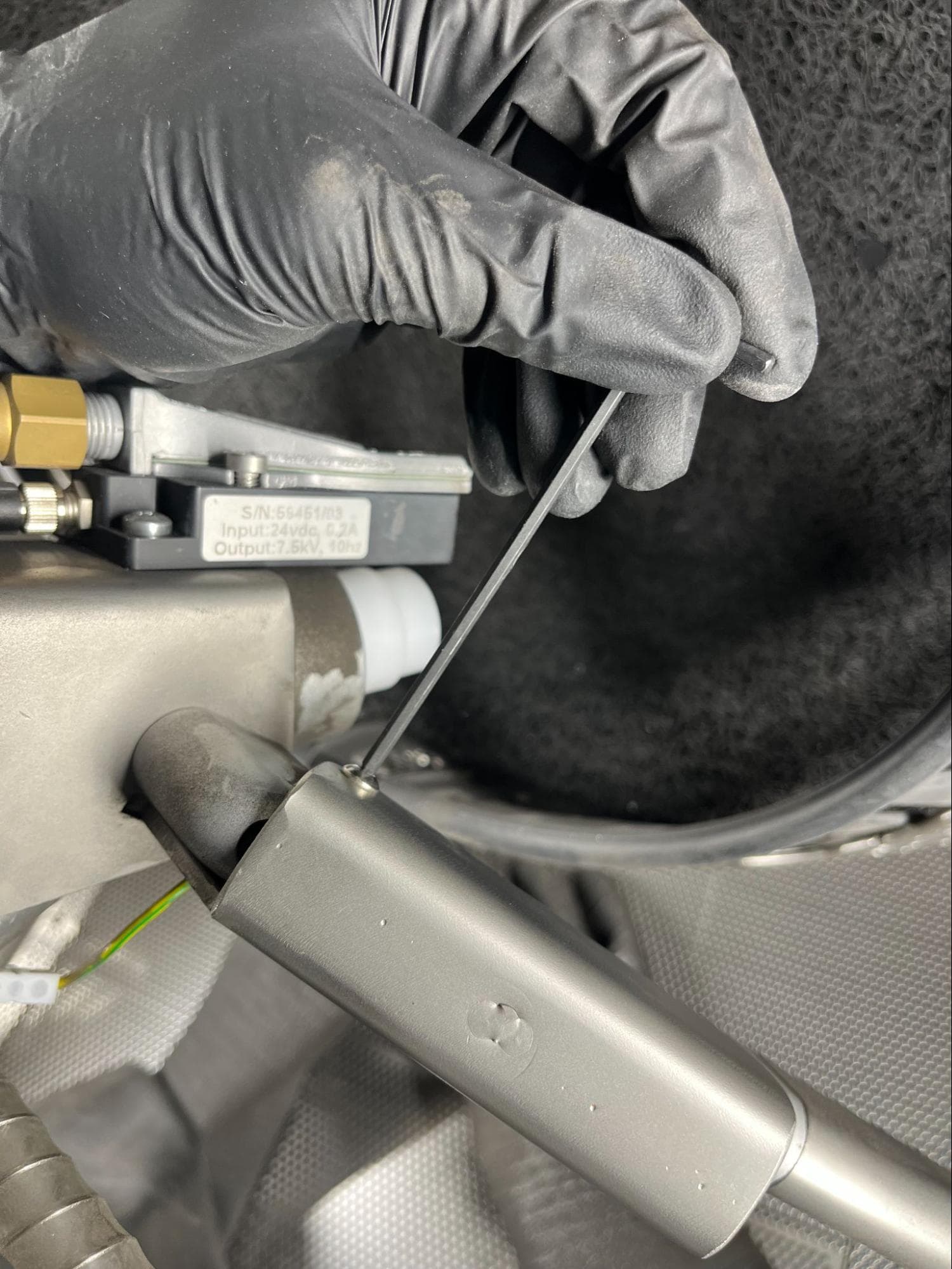 Remove the Fuse Blast handle screw