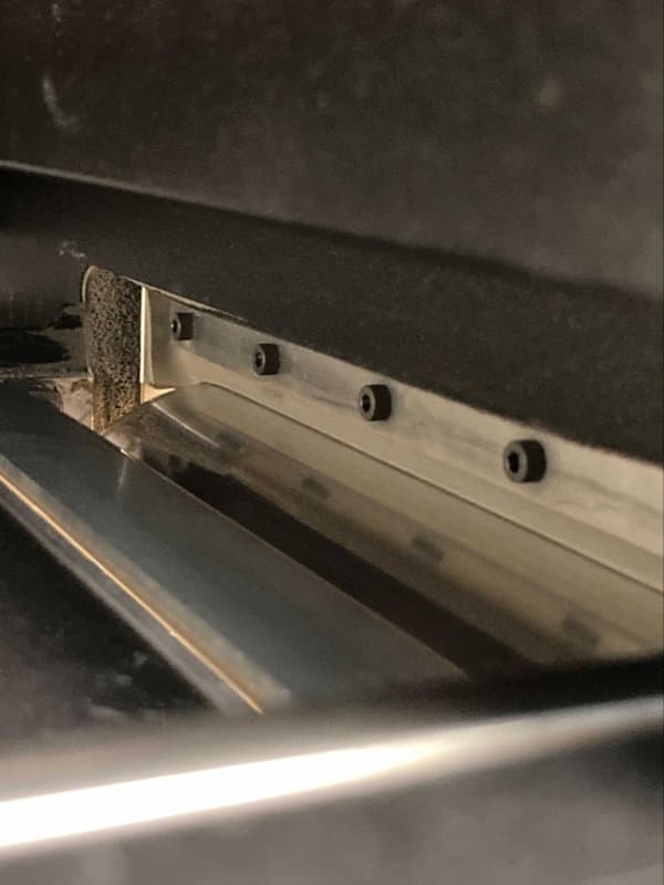 Hopper gasket positioned correctly