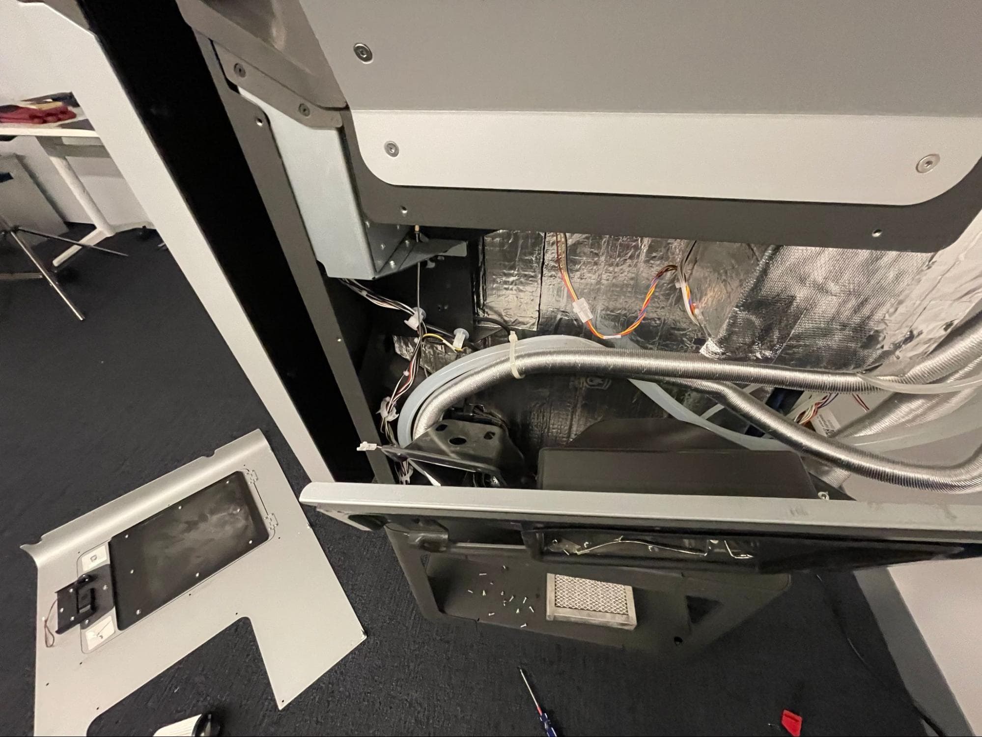 Remove the build chamber socket & cable harness