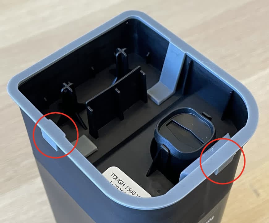 Toughファミリーカートリッジシムの取り付け