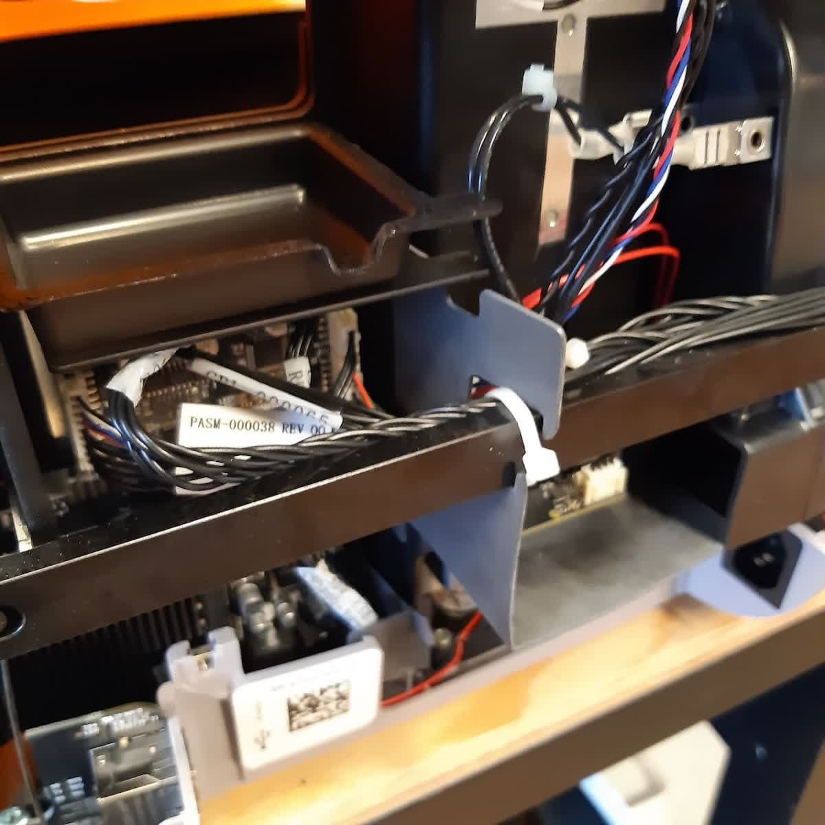 Routing the Form 3 cartridge floor cable through the cable divider