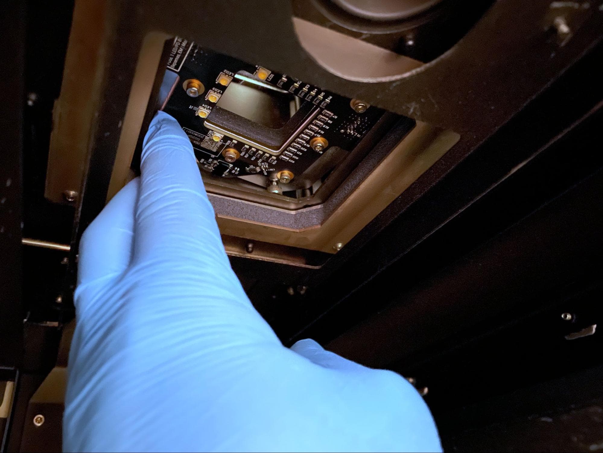 Remove the original upper laser window