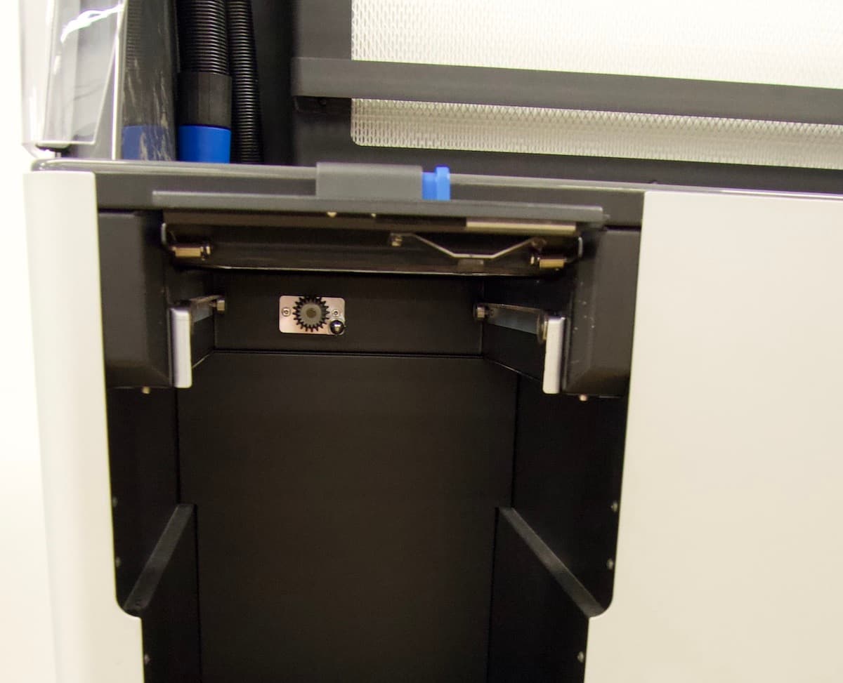 Opening the Fuse Sift's build chamber latch
