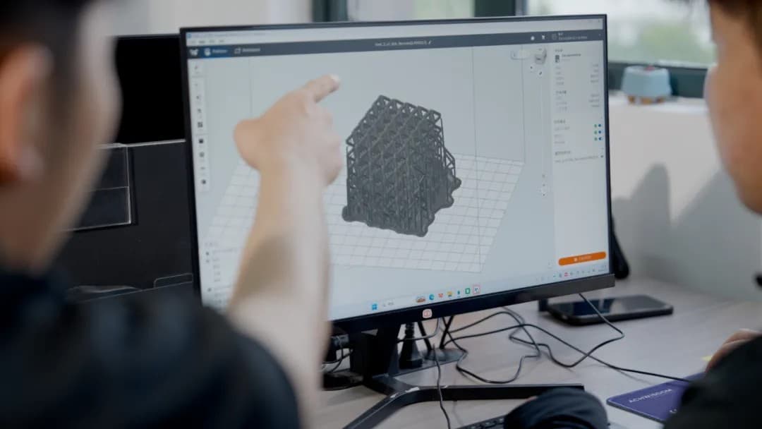 Achwisdom engineers use PreForm, Formlabs’ free print preparation software, to prepare parts for printing.