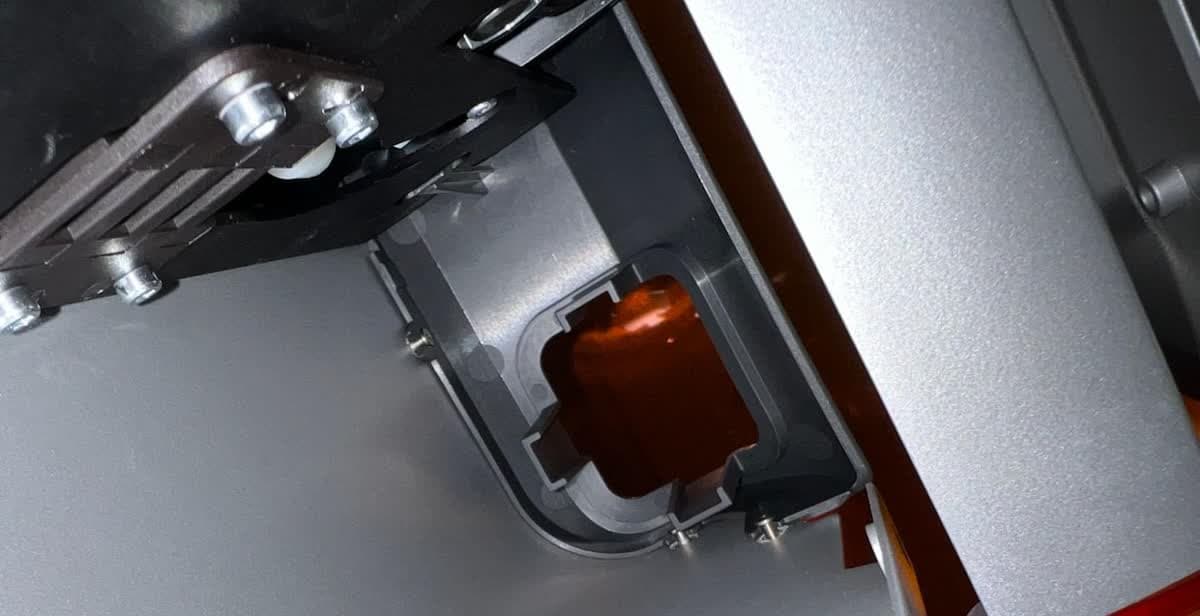 f4-secure-tower-cap-2.jpg
