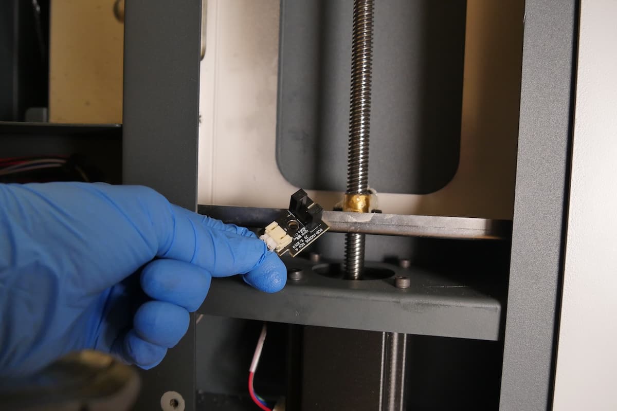 Disconnecting the Z-axis limit switch cable