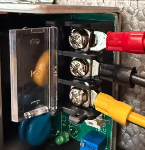 ステップ2:電源ケーブルを外す