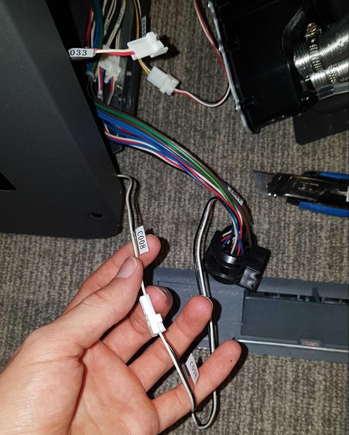 Remove the build chamber socket & cable harness
