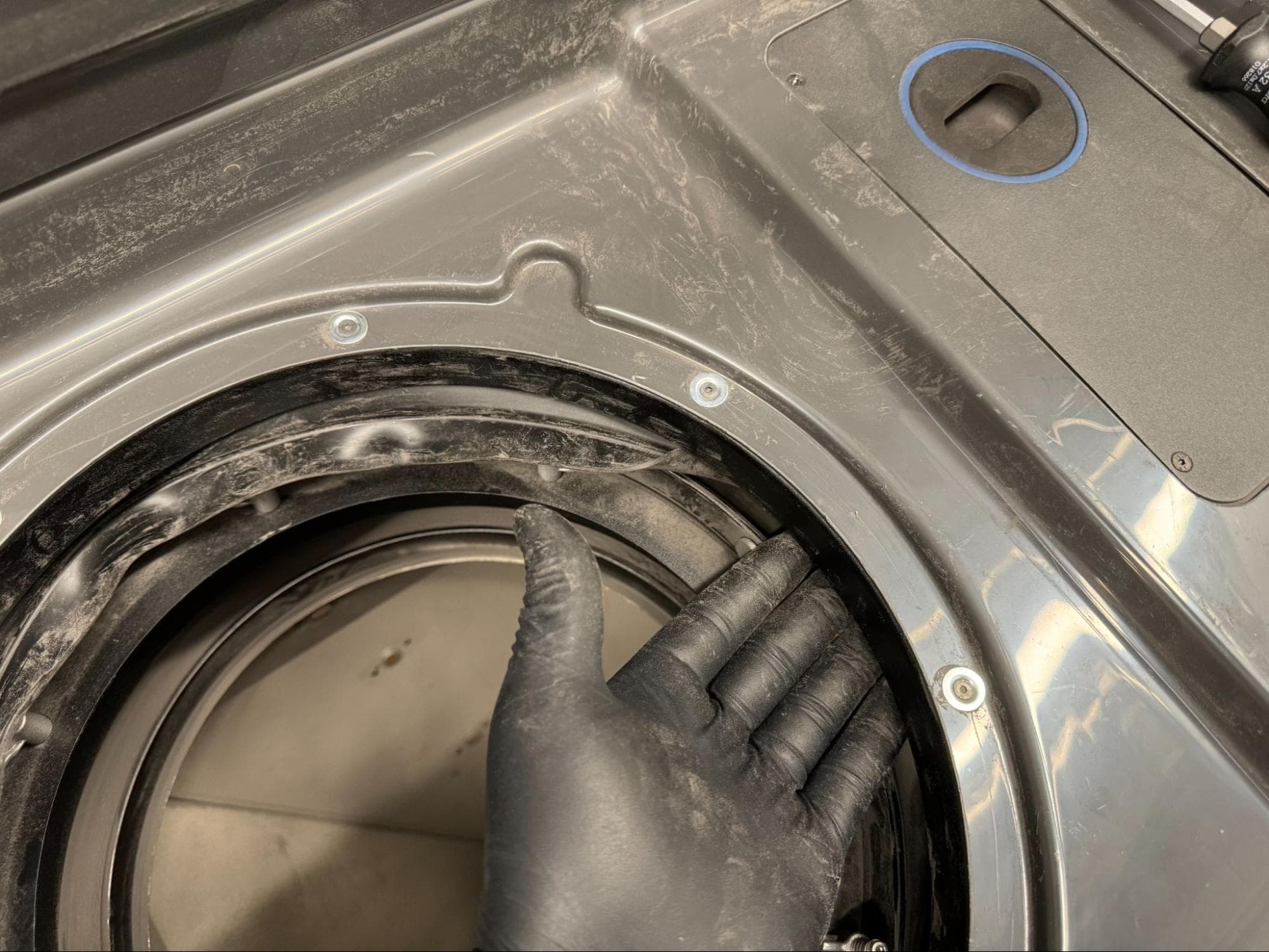 Install the new sifter flange & gasket