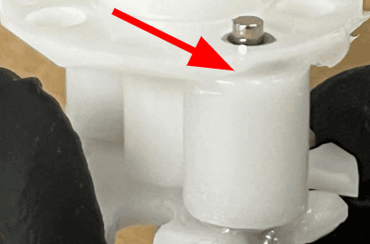Lubricate the resin pump 4